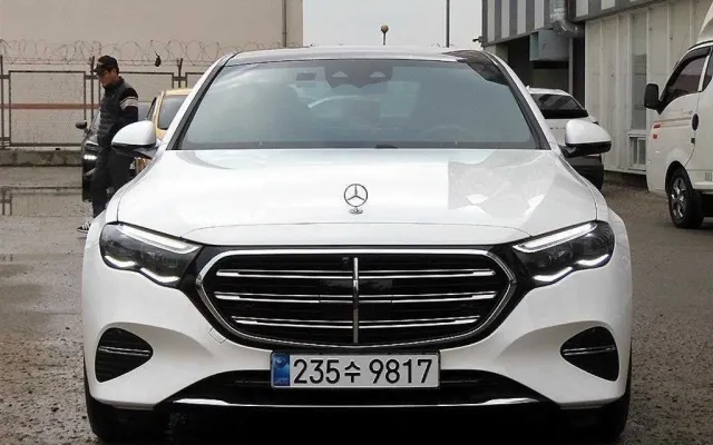 소나타디엣지하이브리드 중고차 E-클래스 W214 E350 e 4MATIC 매물 사진 5 - 2025/05 8,412km